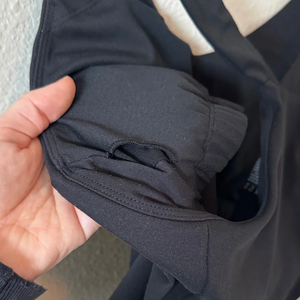 Women's Black Sleeveless Workout Tank Top - Picture 5 of 5